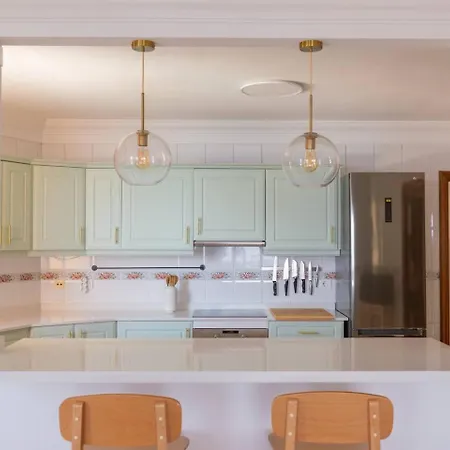 Апартаменты Beachfront Радазул