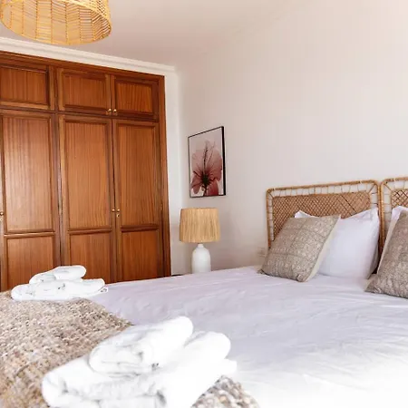 Beachfront Апартаменты Радазул